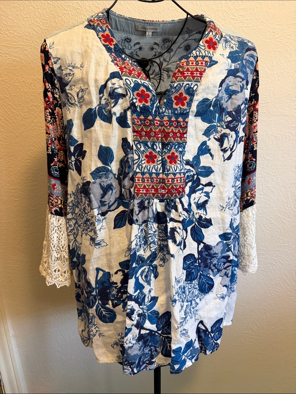 🦋🦋🦋BOGOHO🦋🦋🦋John Mark Blue Floral Embroidered Cotton Tunic Top-L